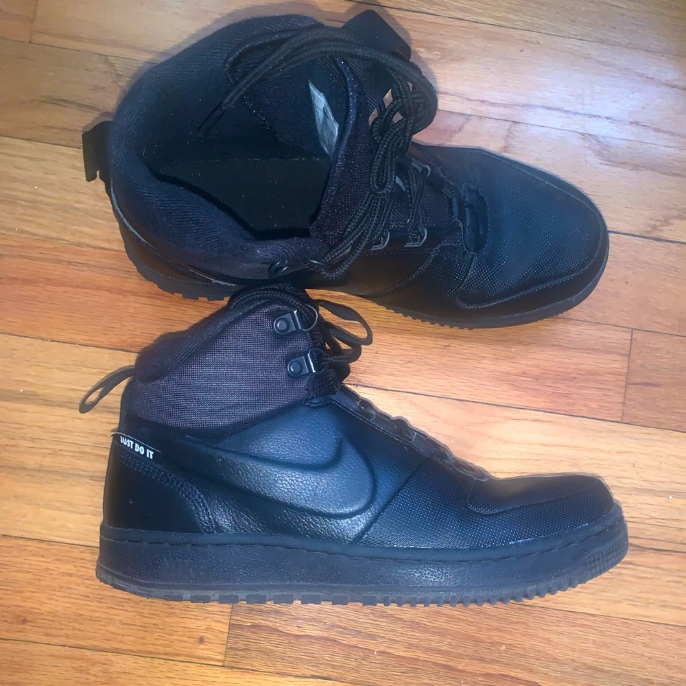 Make an offer Black sneakers.Remind me of Nike ACG. Very durable.
